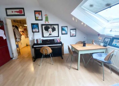 Praktisch geschnittene 2-Zimmer-Wohnung mit Badewanne und großzügigem Wohnbereich