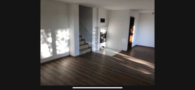 Exklusive 2,5-Zimmer-Maisonette-Wohnung mit geh. Innenausstattung mit Terrasse  in Leonberg