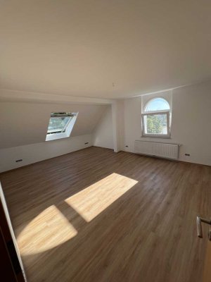 Charmante 4-Zimmer-Eigentumswohnung im Dachgeschoss – frisch renoviert