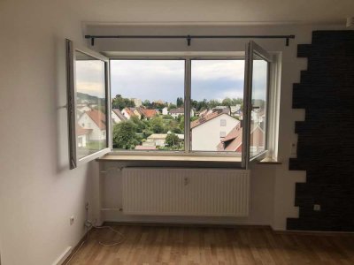 Exklusive, modernisierte 4,5-Zimmer-Wohnung mit Balkon und EBK in Landshut