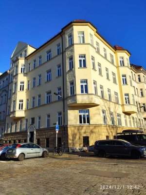Erstbezug n. Sanierung 3,5 R.-WE mit Altbauflair, Parkett, Blk. Designbad mit ebenerdiger Du.+Wanne