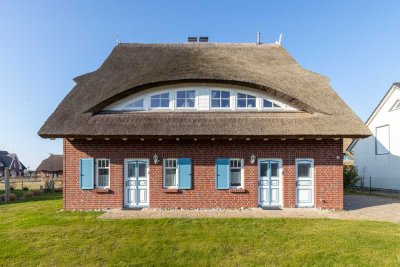 idyllisches, möbliertes, reetgedecktes Ferienhaus