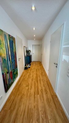 2,5 Zi- EG Wohnung BJ 2022 mit EBK, Terrasse und Stellplatz, Energieeffizienzklasse A+
