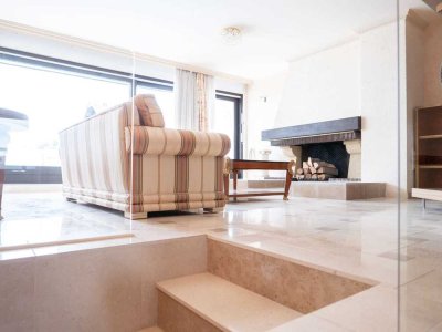 Walldorf Maisonette – Eleganter Wohnbereich auf zwei Ebenen mit Kamin, Galerie und Loggia