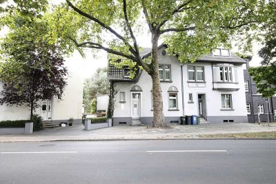 Dppelhaushälfte in Oberhausen-Sterkrade
ideal für Handwerker