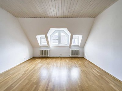 Helle Dachgeschosswohnung in charmantem Altbau