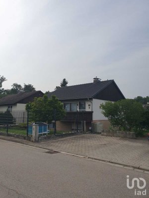 "Ihr neues Zuhause: Einfamilienhaus mit großzügigem Grundstück"