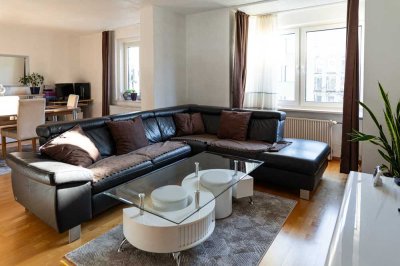 Helle 4,5 Zimmer Wohnung in top Lage - 104m², Stellplatz, EBK, Zwei Bäder uvm.