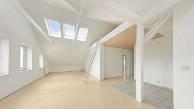 Lichtdurchflutetes Dachgeschoss mit Galeriecharakter, Balkon und zusätzlichen Spitzboden (30 m²)