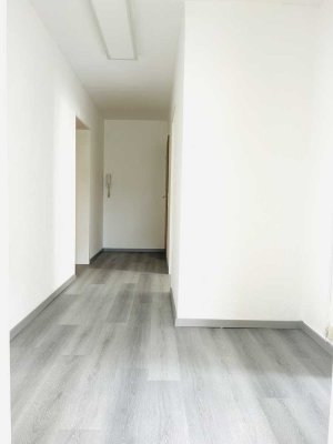 Stilvolle, vollständig renovierte 3-Zimmer-Wohnung mit Balkon in Karlsruhe