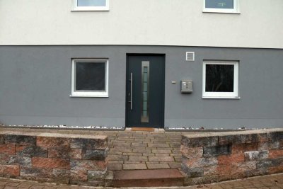 Neuwertige 1-Raum-Wohnung mit Balkon und Einbauküche in Nackenheim