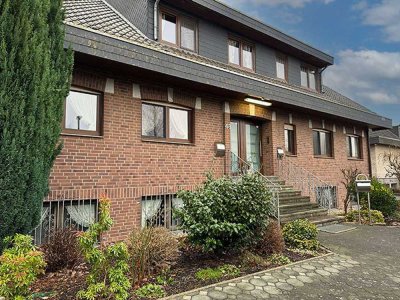 Wie ein Einfamilienhaus! Großzügige Wohnung in Sackgassenlage zu vermieten!