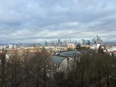 Einladende 3,5-Zimmer-Wohnung mit fantastischem Blick auf die Frankfurter Skyline ! (ohne Makler)