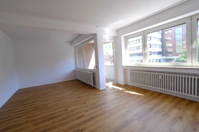 Zentral wohnen, ruhig leben. 3-Zimmer, Loggia, Balkon und Stellplatz