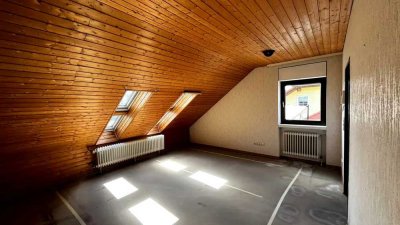 Liebenswertes freistehendes Einfamilienhaus mit ELW in herrlicher Lage