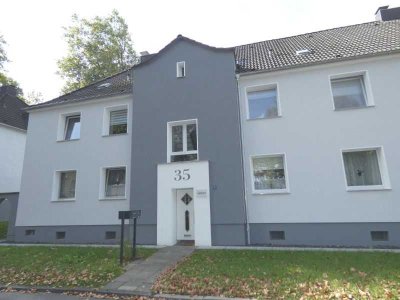 *** 2 Zimmer zzgl. Mansarde + Gäste-Duschbad in ruhiger Grünlage! ***