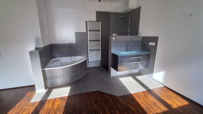 Modernisierte 2-Zimmer-Wohnung mit Balkon und EBK in Köln Bayenthal