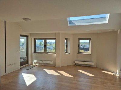 Alternative zum Haus: 5 Zimmer- Maisonette / Küche,  2 Bäder,  mitten in der Stadt/  Bezugfrei