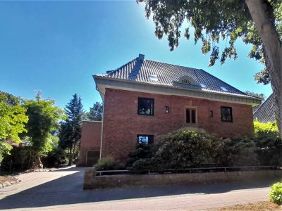 Sehr gemütliche, komplett sanierte 2-Zimmer-Altbauwohnung mit herrlichem Balkon!