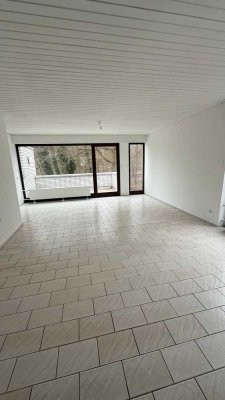 Helle 4-Zimmer-Wohnung mit Balkon im 1. OG im Norden von Darmstadt