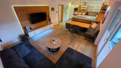 Moderne Gartenwohnung mit schön gelegenem Eigengarten, großer Terrasse &amp; 2 Carports!