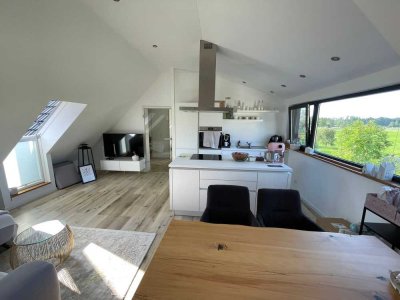 Gepflegte 3 Zimmer-Dachgeschosswohnung mit kleiner Terrasse und EBK in Buxheim