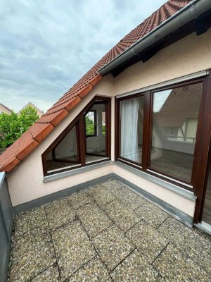 Helle Dachgeschosswohnung in ruhiger Lage – Verfügbar ab 8.5.2025 zum Verkauf