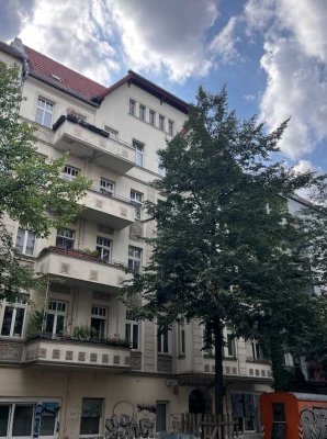Jetzt investieren: Vermietete 2-Zimmer-Altbauwohnung in begehrtem Alt-Treptow