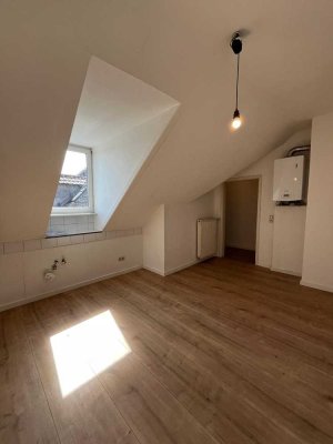 Liebevoll sanierte Altbauwohnung mit großer Wohnküche!