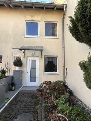 Gepflegtes Reihenhaus mit 5 Zimmern, Garage und Stellplatz  in Leipzig-Holzhausen