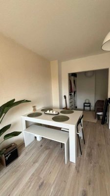 Helle 1-Zimmerwohnung mit Schlafniesche und Blick ins Grüne