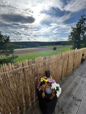 163 m² 6,5-Zimmer-Wohnung auf einer Etage mit großem überdachtem Balkon und zwei KFZ Stellplätzen