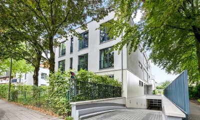 En suite Bad, Ankleidezimmer & großer Süd-Balkon in sonnigem Smart Home
