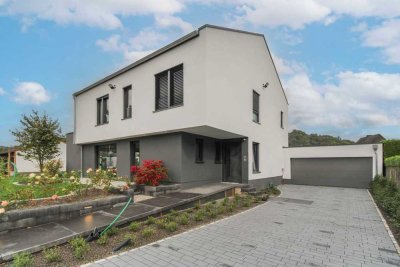 Exklusiver Neubau mit Doppelgarage und großem Garten  in idyllischer Lage von Hönningen