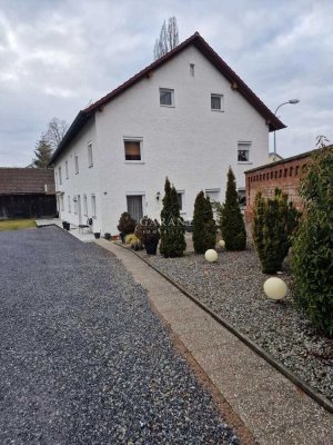 Zweispänner mit drei Wohneinheiten und Baugrundstück im östlichen Stadtteil von Straubing