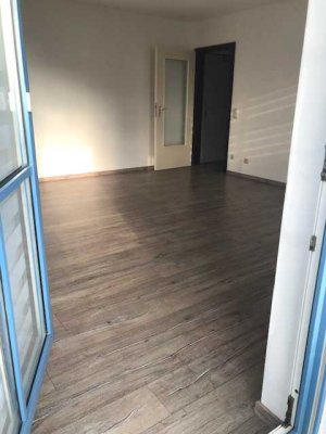 * FREI * Sonnige, ruhige 1ZKB / mit EBK / Balkon / tolle Lage