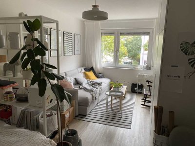 Geschmackvolle und geräumige Wohnung mit einem Zimmer sowie Loggia und EBK in Karlsruhe