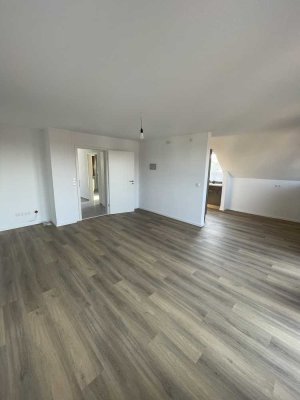 Wunderschöne sanierte 3-Zimmer Wohnung mit Balkon, Garten und Küche in Bittelbronn