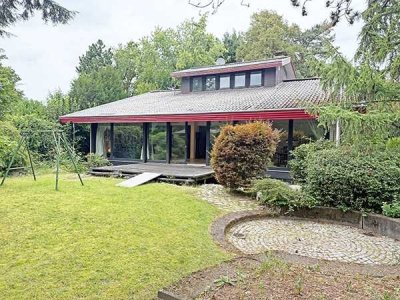Großzügige Architektenvilla mit Schwimmbad und Sauna in Siegburg-Stallberg