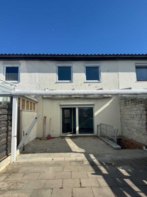 Reihenmittelhaus in ruhiger Lage mit überdachter Terrasse