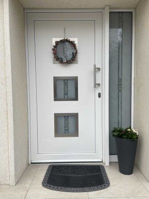 Moderne 4-Zimmer-Erdgeschosswohnung mit Garten, Terrasse & Garage. Direkt vom Vermieter – keine