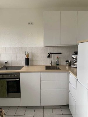 Schöne helle 2-Zimmer-Wohnung mit großer Terrasse und neue helle Küche in Köln-Weiden