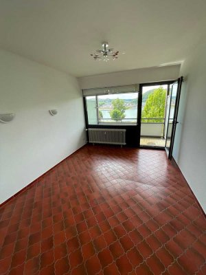 Sanierungsobjekt!, kleine Appartementwohnung mit Balkon an der Rheinpromenade