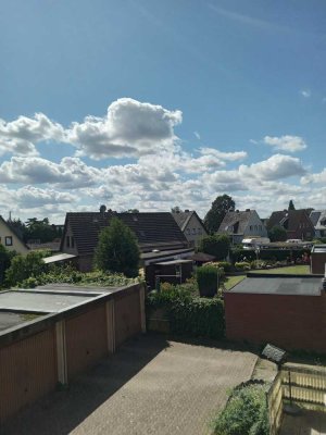 Renovierte 2-Zimmer-Wohnung mit Einbauküche, Stellplatz und Balkon in Vorst (Tönisvorst)