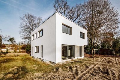 Großzügige Bauhaus-Villa mit Keller in Falkensee (Ausbauhaus)