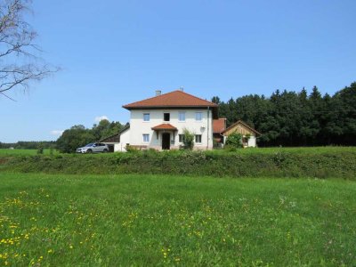 Vierseithofstelle in absolut ruhiger fast Alleinlage mit Aussicht zw. Deggendorf und Passau