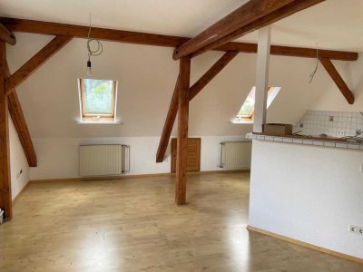 Helle 2,5-Zimmer DG-Wohnung, neue EBK in Ludwigsau