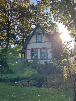 Etwas Besonderes: Das Gartenhaus eines Schlosses, mit traumhaftem Grundstück