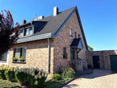 - Ansprechende Doppelhaushälfte mit Garten und Garage -