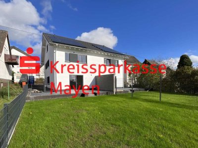 Erstbezug. Moderne Doppelhaushälfte mit Terrasse, Garten & 2 Stellplätzen.